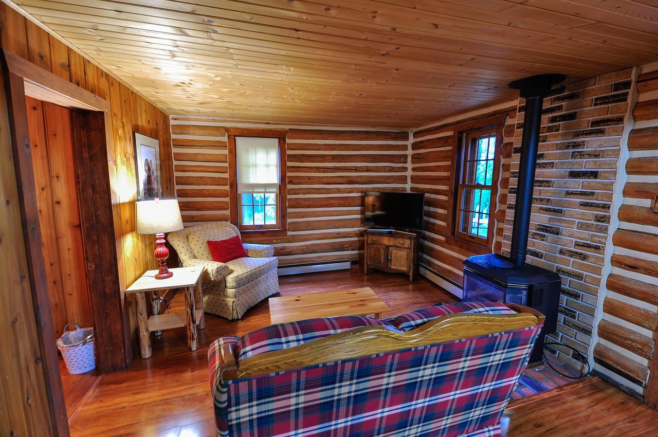 Glacier Homestead Coram Εξωτερικό φωτογραφία